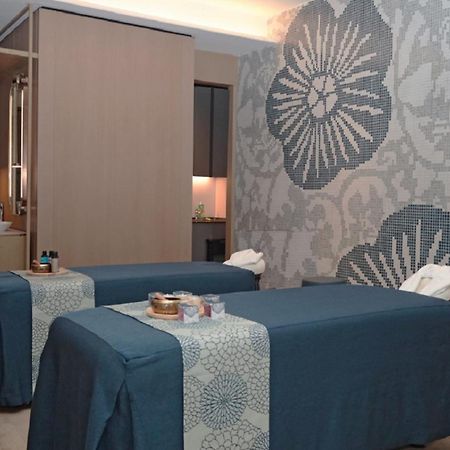 峇六拜 Amari Spice Penang酒店 外观 照片 A treatment room at the Four Seasons Spa