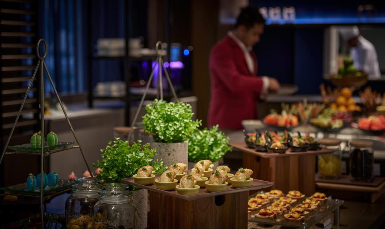 峇六拜 Amari Spice Penang酒店 外观 照片 A buffet at a hotel