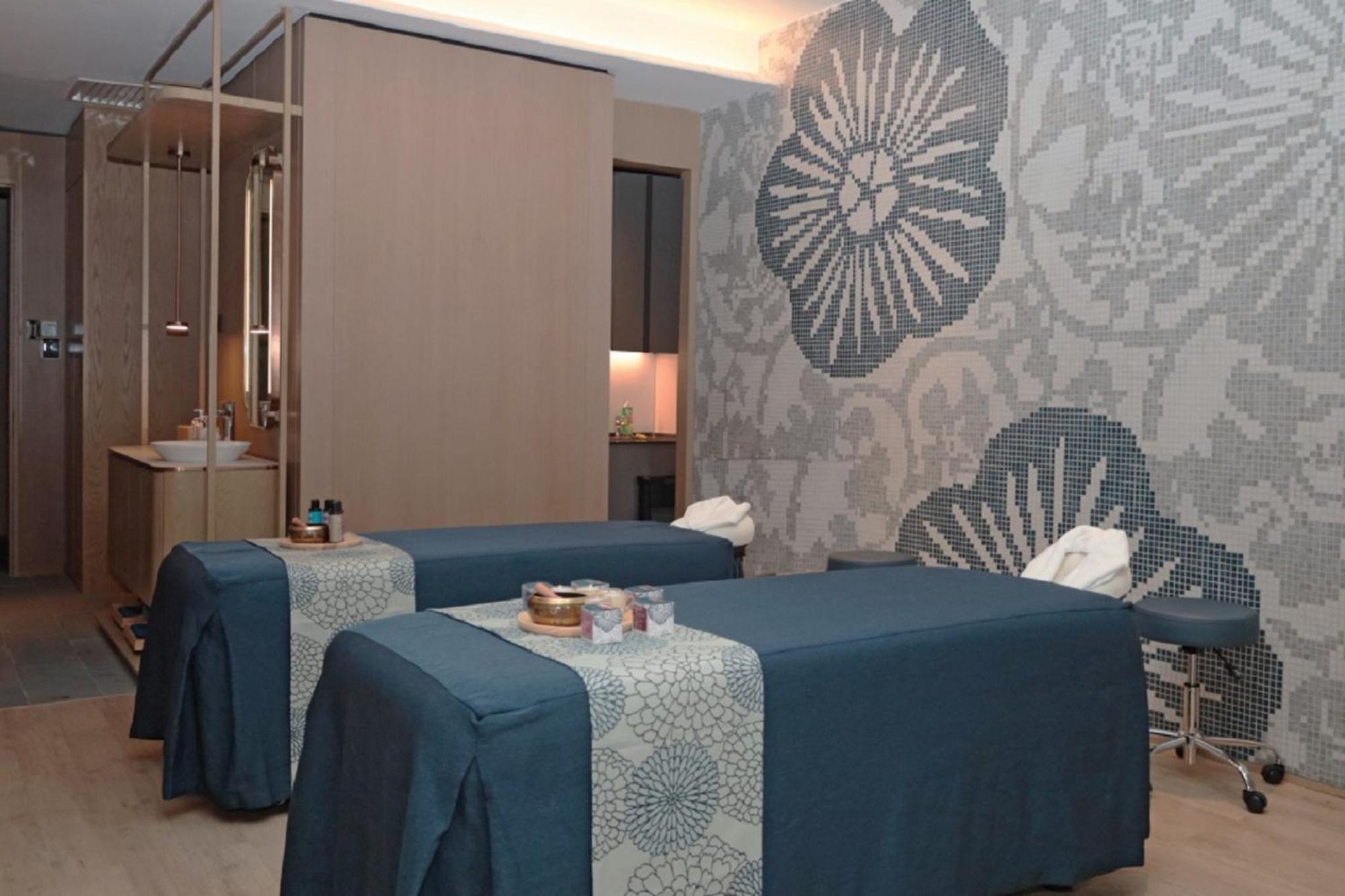峇六拜 Amari Spice Penang酒店 外观 照片 A treatment room at the Four Seasons Spa